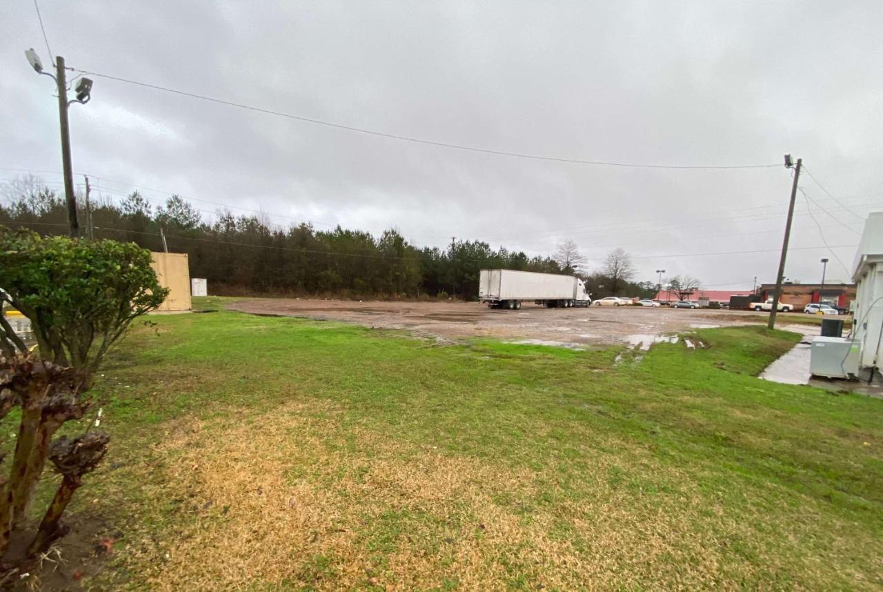 Days Inn By Wyndham Forest Exterior photo
